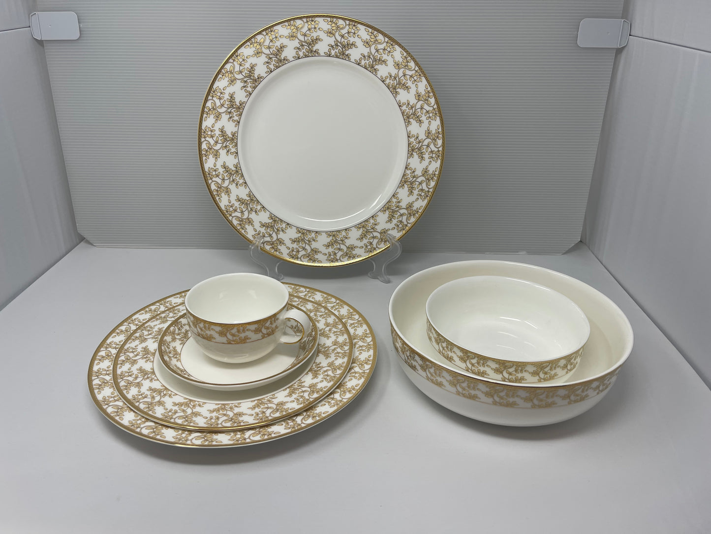 Mono Fine Bone China Dinner Set 32 pcs π§π©