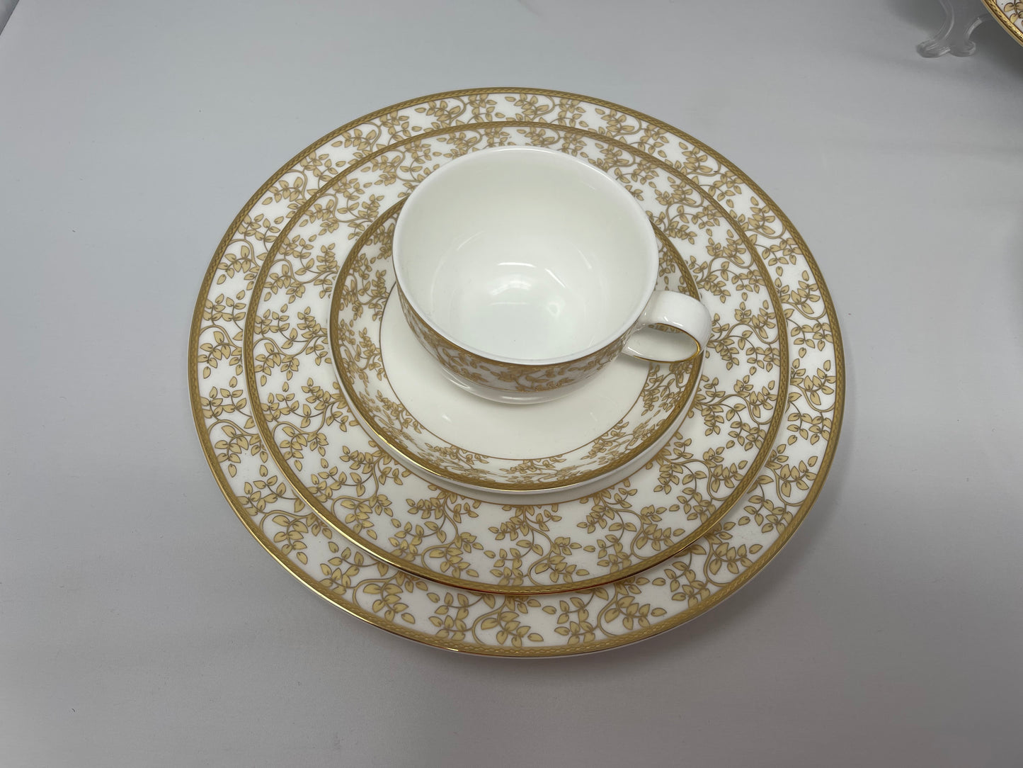 Mono Fine Bone China Dinner Set 32 pcs π§π©
