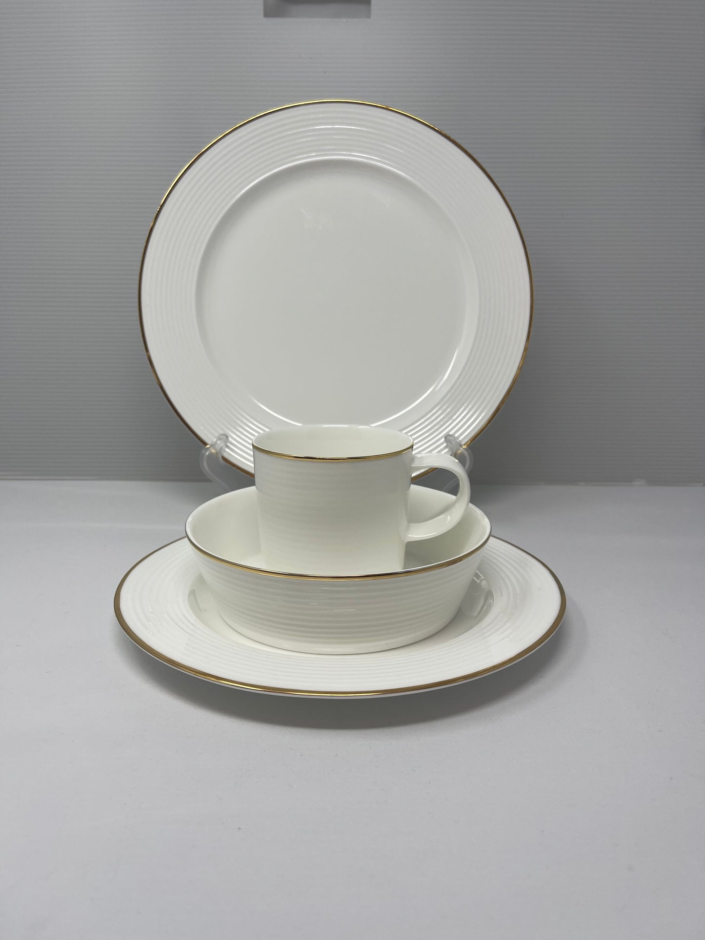 16-Piece Bone China Dinner Set – Elegant Dinnerware for 4