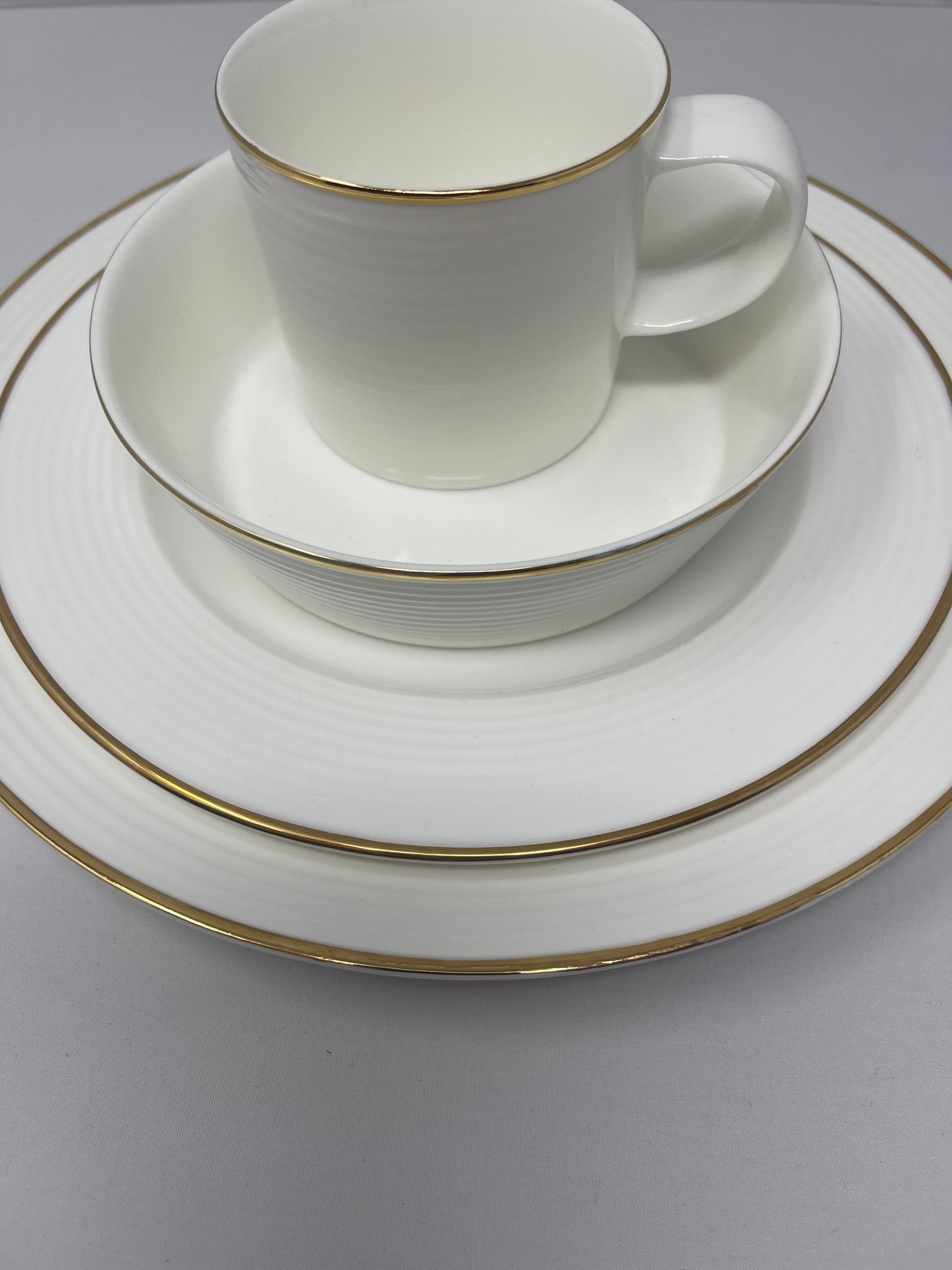 16-Piece Bone China Dinner Set – Elegant Dinnerware for 4