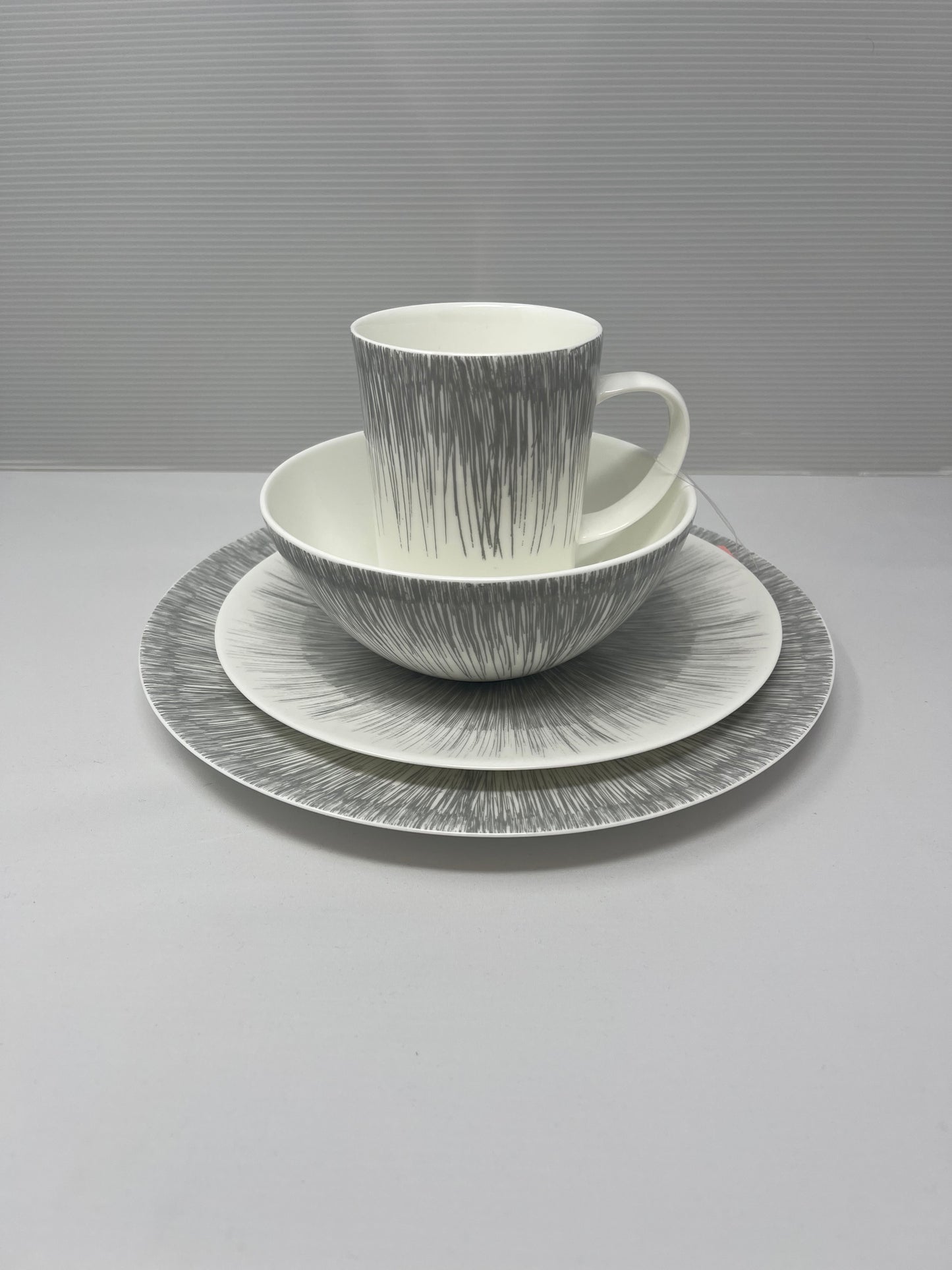16-Piece Bone China Dinner Set – Elegant Dinnerware for 4