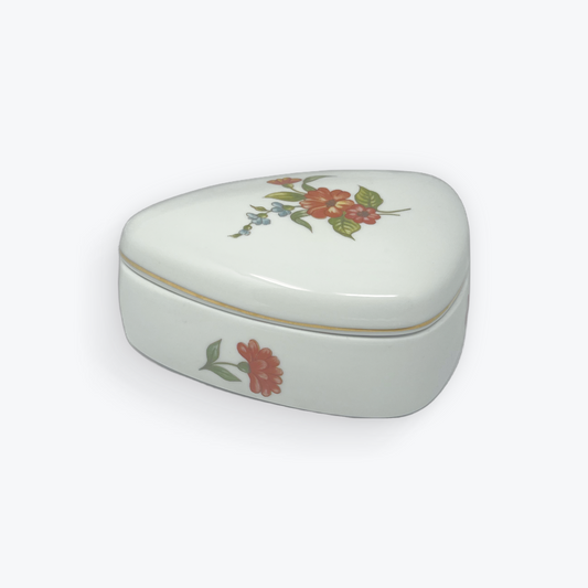 Fine Porcelain Candy Dish – 9.5 x 13.5 cm  Charming. Delicate. Made in Hungary.